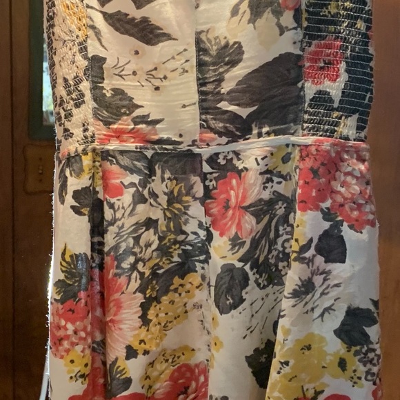 Adorable floral dress/shirt with pockets - Picture 13 of 14